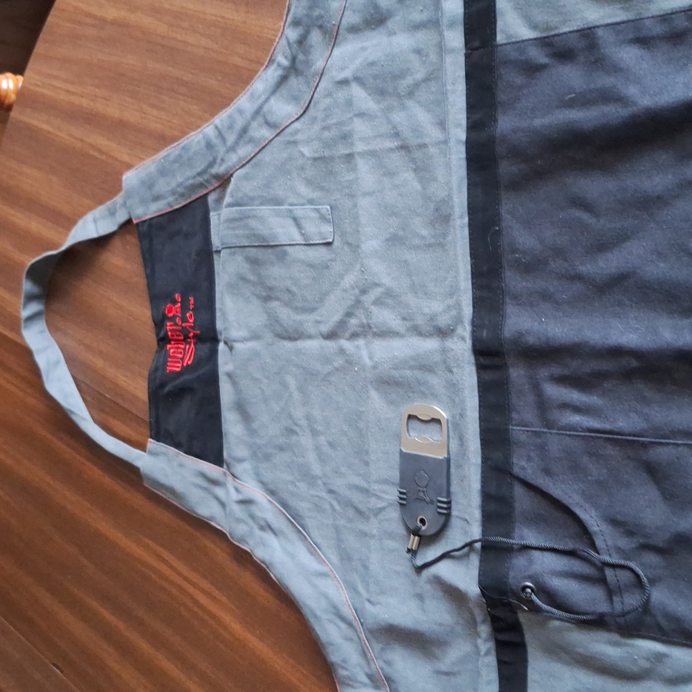 Weber Style 6452 BBQ Apron with Attached Bottle Opener NWOT